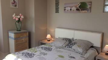 1 bedroom, iron/ironing board, travel cot, free WiFi