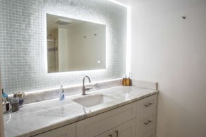 Condo (Bonita Beach Club #118) | Baño