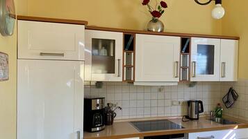 Fridge, stovetop, dishwasher, coffee/tea maker