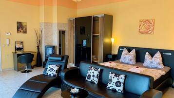 1 quarto, cofres nos quartos, escrivaninha, Wi-Fi de cortesia