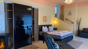 1 bedroom, in-room safe, desk, free WiFi