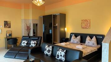 1 Schlafzimmer, Zimmersafe, Schreibtisch, kostenloses WLAN