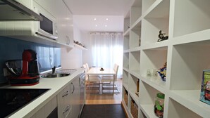 A compact kitchen with a microwave, stove, and sink. There is a dining area with a table and chairs. - Al 317 - Penthouse near the beach with terrace (Vera playa)