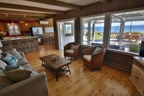 Casa, varias camas (259 - Sand Dollar House at Sunlight B) | Sala de estar | Televisión, chimenea y reproductor de DVD 