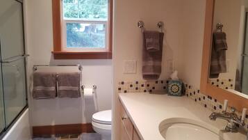 House, Multiple Beds (270 - Cascade View Haven) | Bathroom