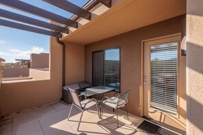 House, Multiple Beds (Sunny Ledgeview Retreat) | Outdoor dining