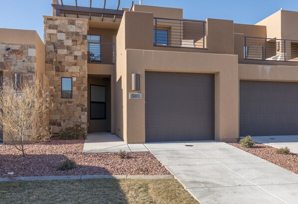 Casa, varias camas (Sunny Ledgeview Retreat) | Exterior