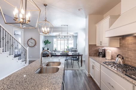 Townhome, Multiple Beds (Southern Hills Escape) | Private kitchen | Fridge, microwave, oven, stovetop