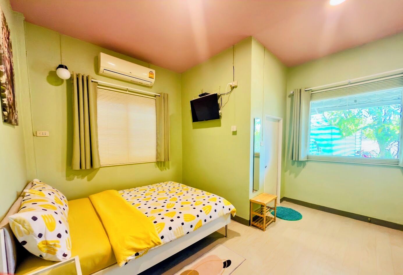 Studio Suite | Premium bedding, free minibar, individually decorated, desk