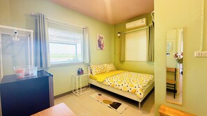 Estudi en suite | Roba de llit d'alta qualitat, minibar gratuït i decoració individual 