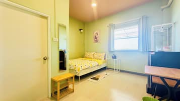 Studio | Premium bedding, free minibar, individually decorated, desk