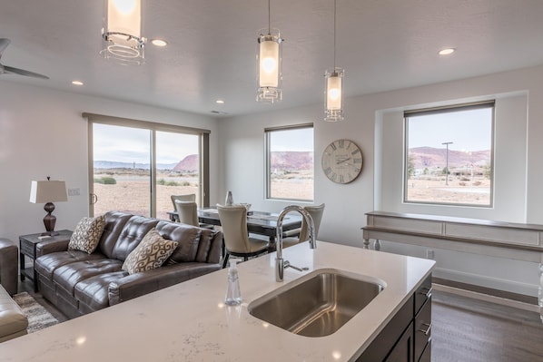 House, Multiple Beds (Canyon Views) | Interior
