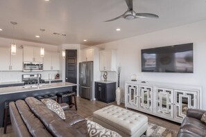 House, Multiple Beds (Canyon Views) | Living area