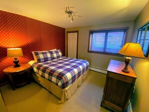 4 bedrooms, WiFi, bed sheets - W62 Mount Wash Place Townhome, AC, seasonal views, fireplace, large deck, yard, and ping pong! (Bretton Woods)