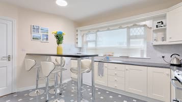 Full-sized fridge, microwave, oven, dishwasher