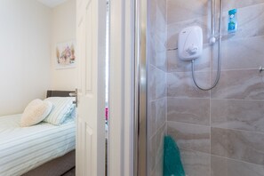 Basic Single Room, 1 Single Bed | Free WiFi - 10 Ballybane (Galway)