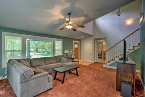 TV - Spacious Downtown Chico Home ~ Half Mile to CSU! (Chico)