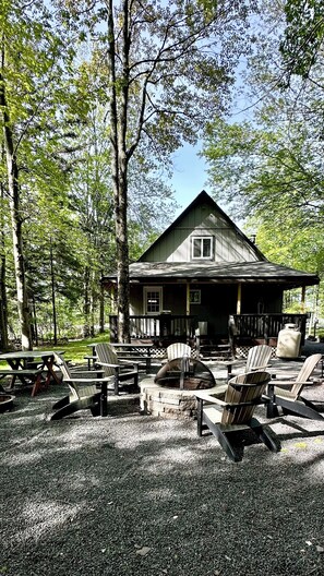 Terrace/patio - Waterview, air conditioning, adjacent to the beach, covered front and rear decks (Pocono Lake)