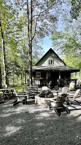 Waterview, air conditioning, adjacent to the beach, covered front and rear decks