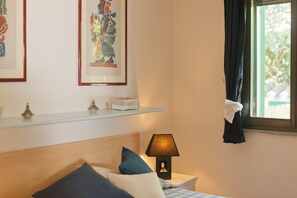 3 bedrooms, iron/ironing board, bed sheets