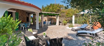Villa Beach 'Le Saline' 9 people