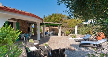 Villa Beach 'Le Saline' 9 people