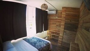 Standard Double Room, Shared Bathroom, City View | Bed sheets - La Aldea (Playa del Carmen)