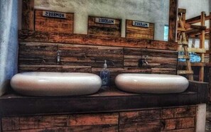 Douche, serviettes fournies