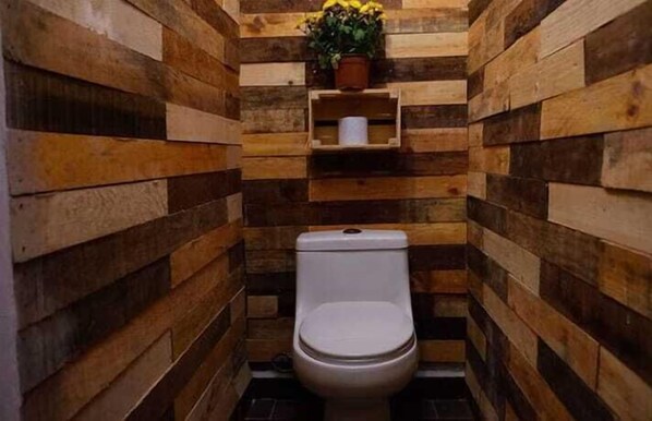 Standard Double Room, Shared Bathroom | Bathroom