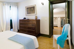 4 Schlafzimmer, Zimmersafe, Bügeleisen/Bügelbrett, kostenloses WLAN