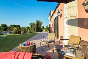 Terrace/patio - Pool villa, 300 metres from the beach, Fontane Bianche, (Fontane Bianche)