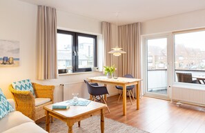 Fernseher, Bücher, Stereoanlage