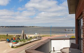 Outdoor dining - Comfortable, bright apartment on Amrum close to beach and the sea - Wi-Fi, Box S (Wittdün)