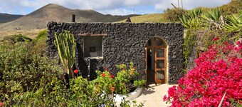 La Bodega – On a Volcano with Piano, Sea Views, Private Terrace and Wi-Fi