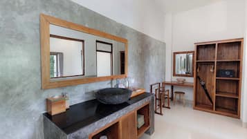 Dobbeltrom – superior, hageutsikt | Bad | Dusj, såpe og sjampo