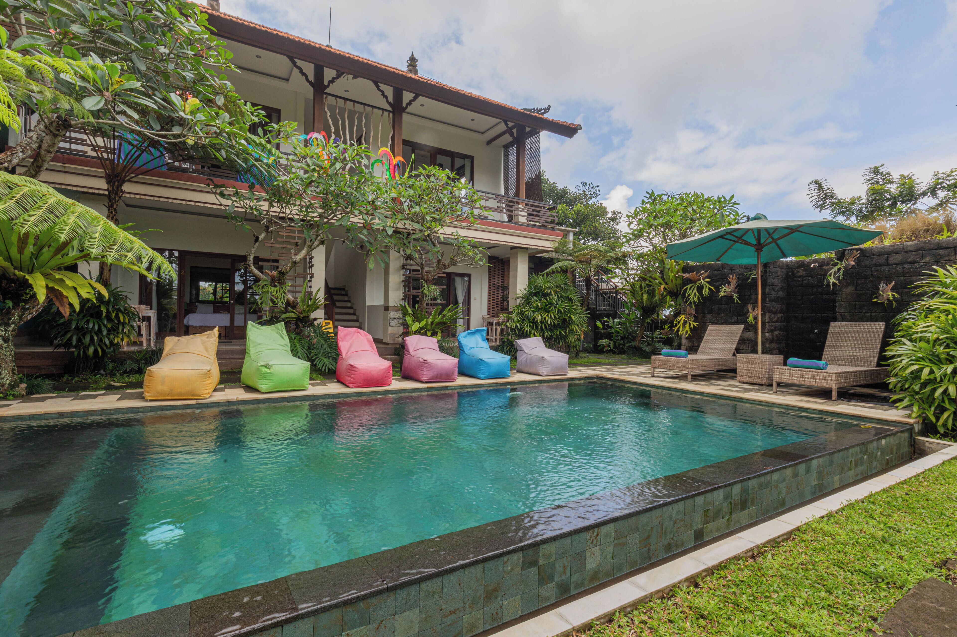 Kolam renang outdoor