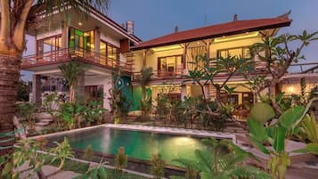 Kolam renang outdoor