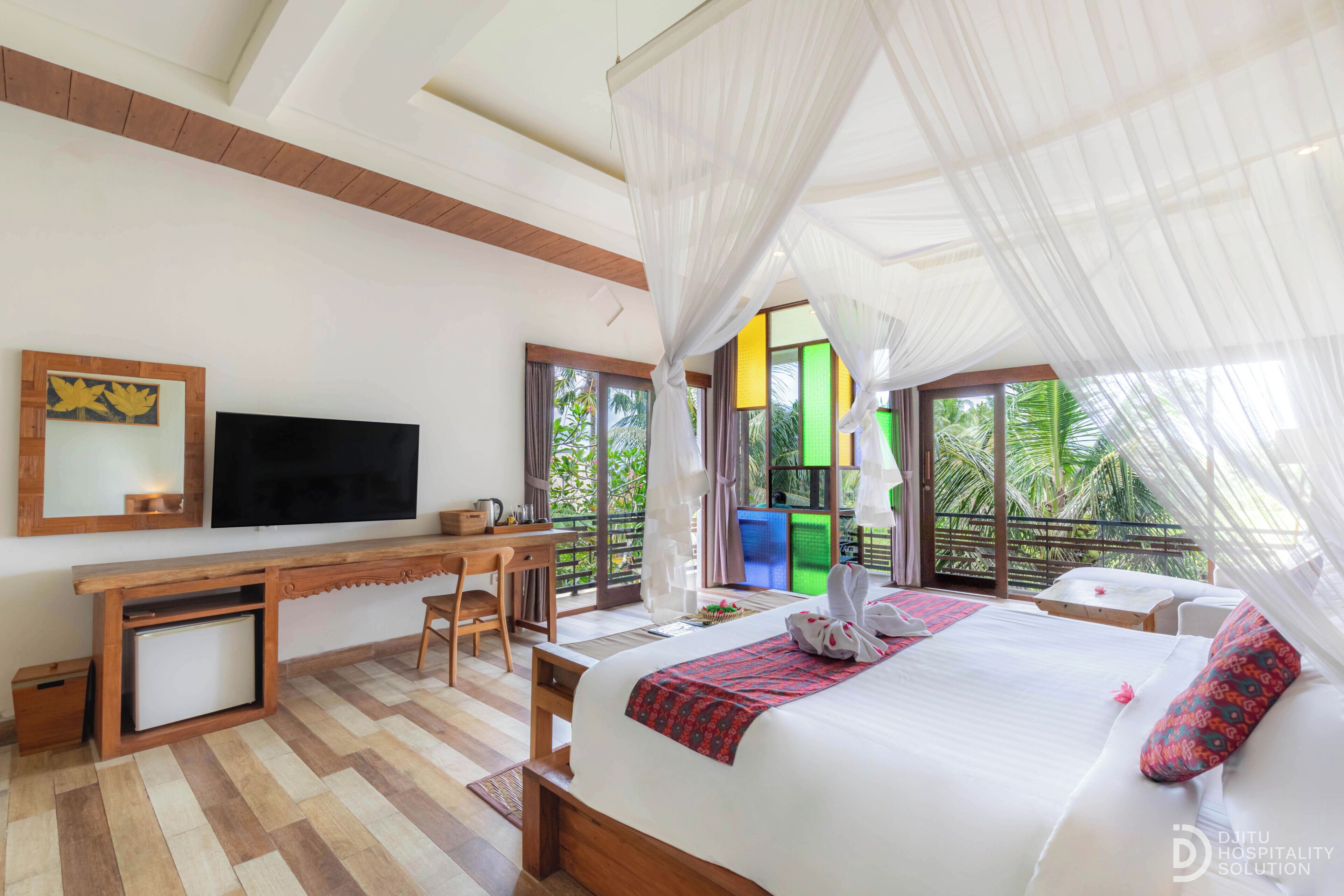 Estudi en suite Deluxe, vistes al jardí | Escriptori, wifi gratuïta i roba de llit 