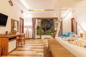 Familie-studiosuite, flere senger, hageutsikt | Skrivebord, wi-fi (inkludert) og sengetøy