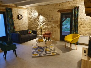 TV - Stone country house (Saint-Remy)