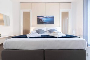 4 bedrooms, iron/ironing board, free WiFi, bed sheets