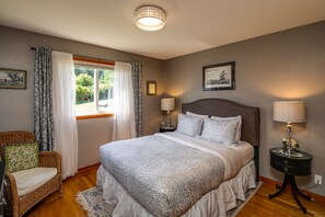 2 Schlafzimmer, Reisekinderbett, Bettwäsche