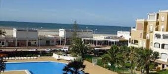 LUXURY APARTMENT. Første linje av strand. UTROLIG SEA VISNINGER