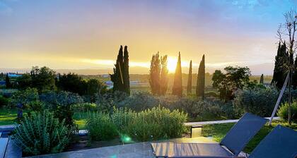 Charming rental villa, magnificent views of Lake Garda, park and private pool