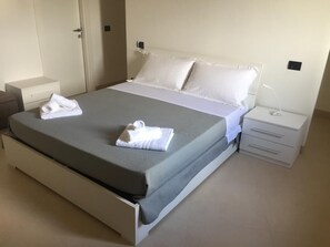 1 室のベッドルーム、アイロン / アイロン台、WiFi、ベッドシーツ