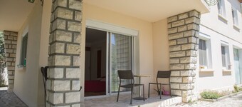 Garden level in quiet family house