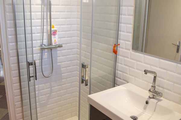 Towels, soap, shampoo, toilet paper