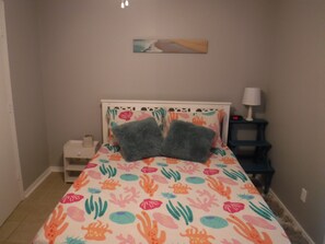 2 habitaciones, tabla de planchar con plancha y cuna de viaje 