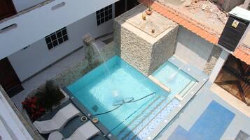 حمام سباحة خارجي