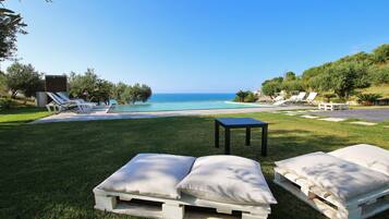 Outdoor pool, an infinity pool